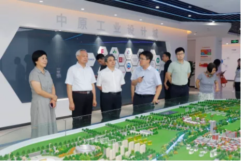 省政協常委、省政協港澳臺僑和外事委員會主任楊京偉一行蒞臨中原工業設計城參觀考察