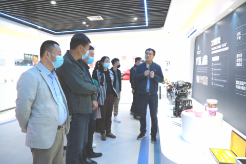 焦作山陽區統戰部副部長王東方帶領區新聯會會員一行蒞臨設計城參觀